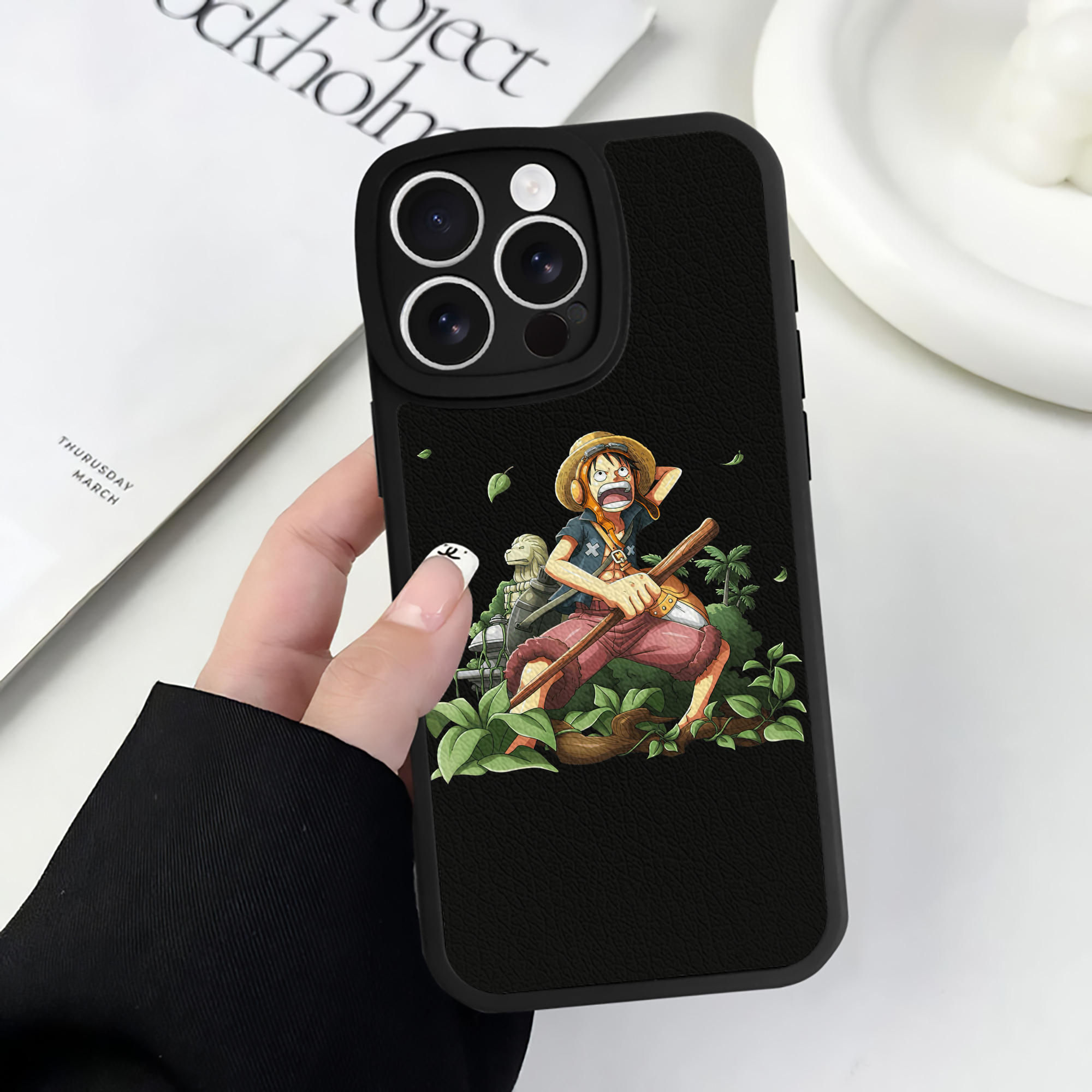 （画像用） ワンピース モンキー・D・ルフィ ONE PIECE Monkey D. Luffy 【iPhone 16シリーズ対応】シリコンスマホケース（レザー調） 材質：シリコン